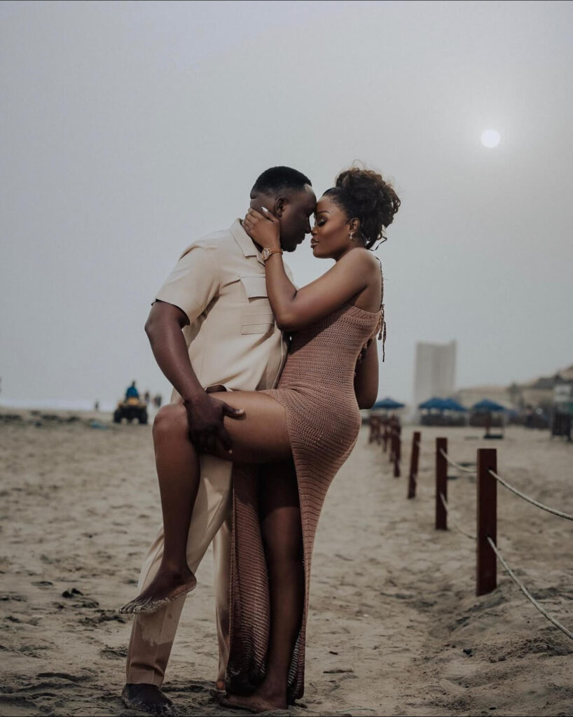 Ghanaian Weddings: 20 pre-wedding photos that are romantically perfect