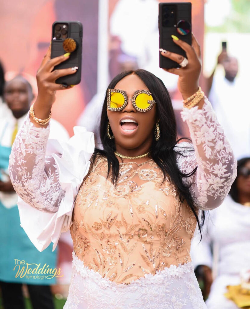 Here are beautiful photos of wedding guests in Ghanaian wedding outfit