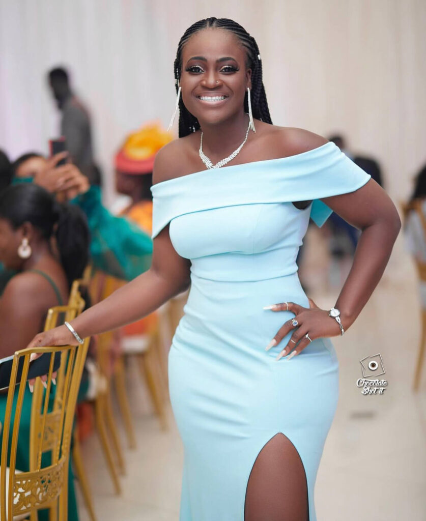 Here are beautiful photos of wedding guests in Ghanaian wedding outfit