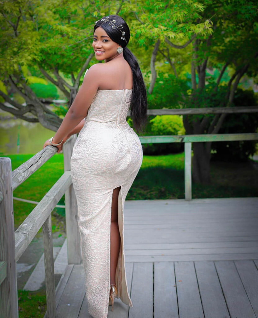 Here are beautiful photos of wedding guests in Ghanaian wedding outfit