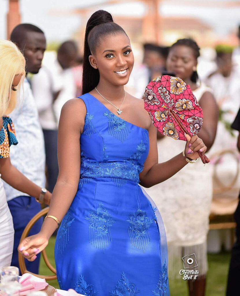 Here are beautiful photos of wedding guests in Ghanaian wedding outfit