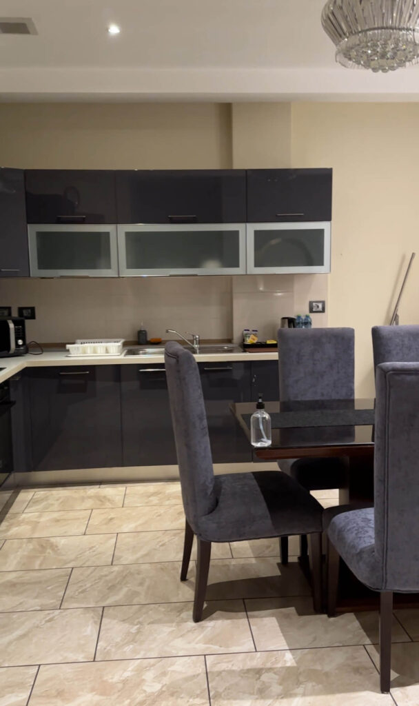 Hotels In Kumasi: Oak Plaza Suites has a cooking area for guests in some rooms